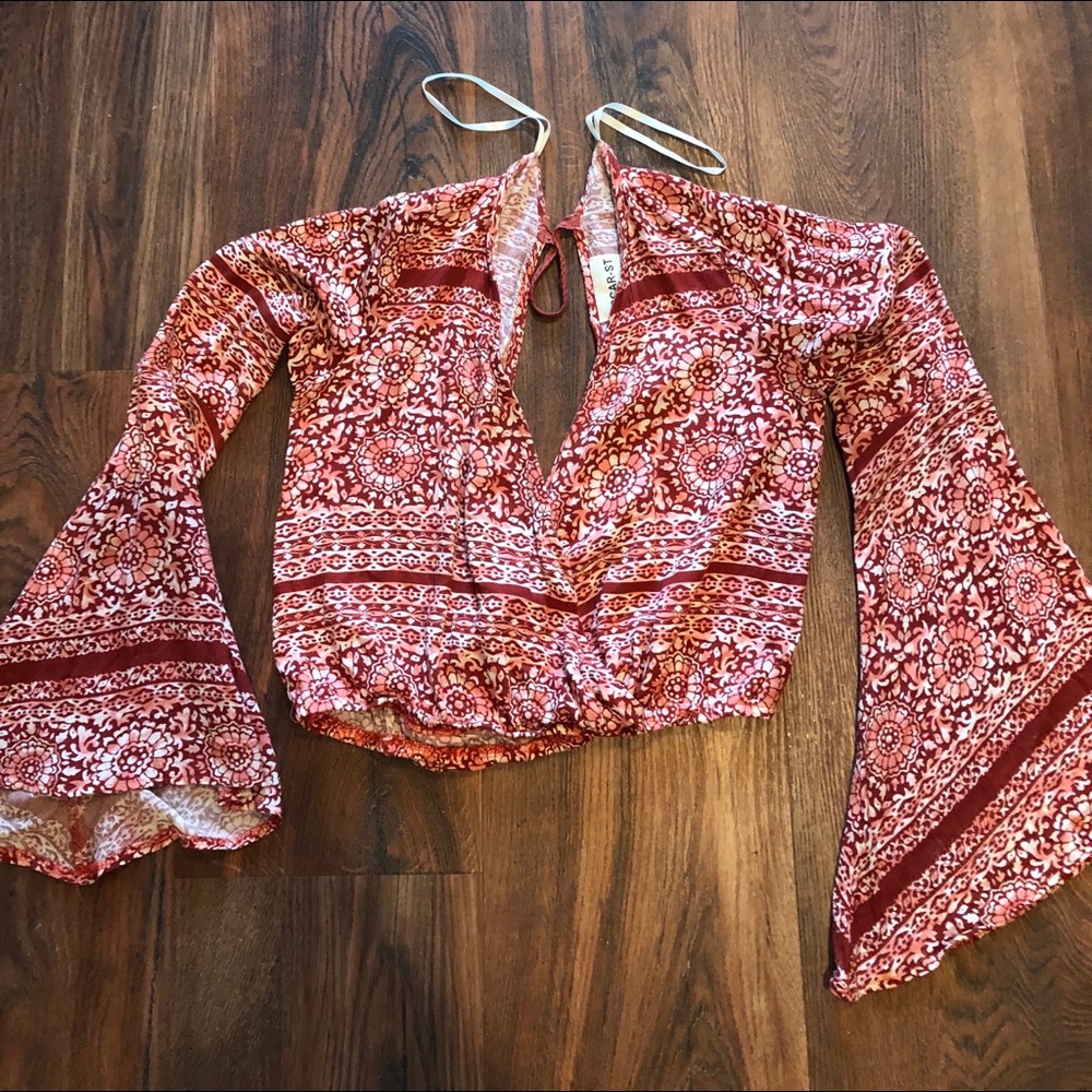 Crop top flare sleeve